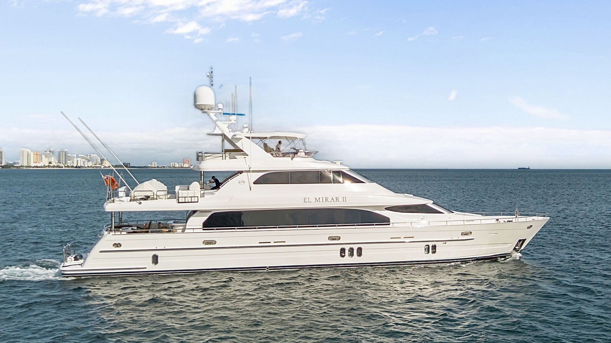 $750k price reduction on 34m Horizon motor yacht El Mirar II